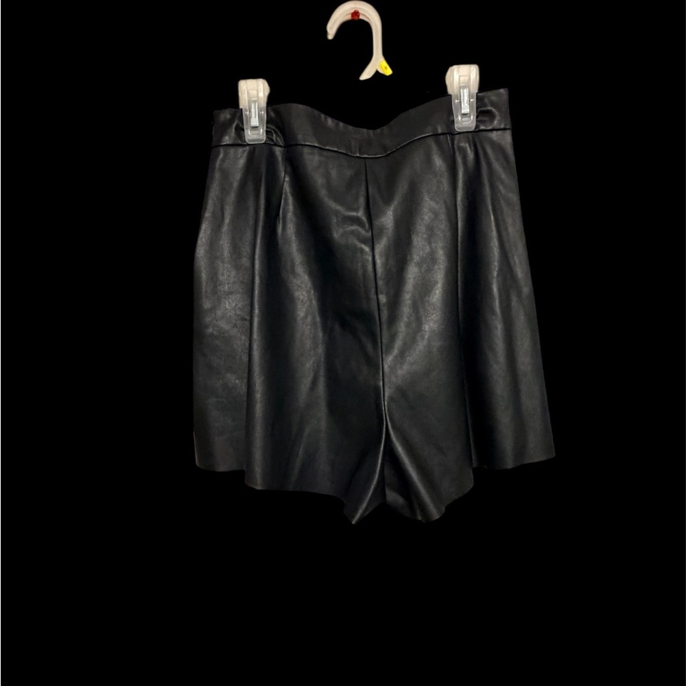 Elegant Black Leather Women's Skorts